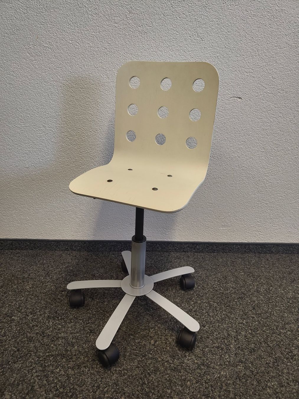 Ikea Sedie: Kinder Bürostuhl IKEA Jules weiss – Usato da Emmenbrücke venduto da BlSi