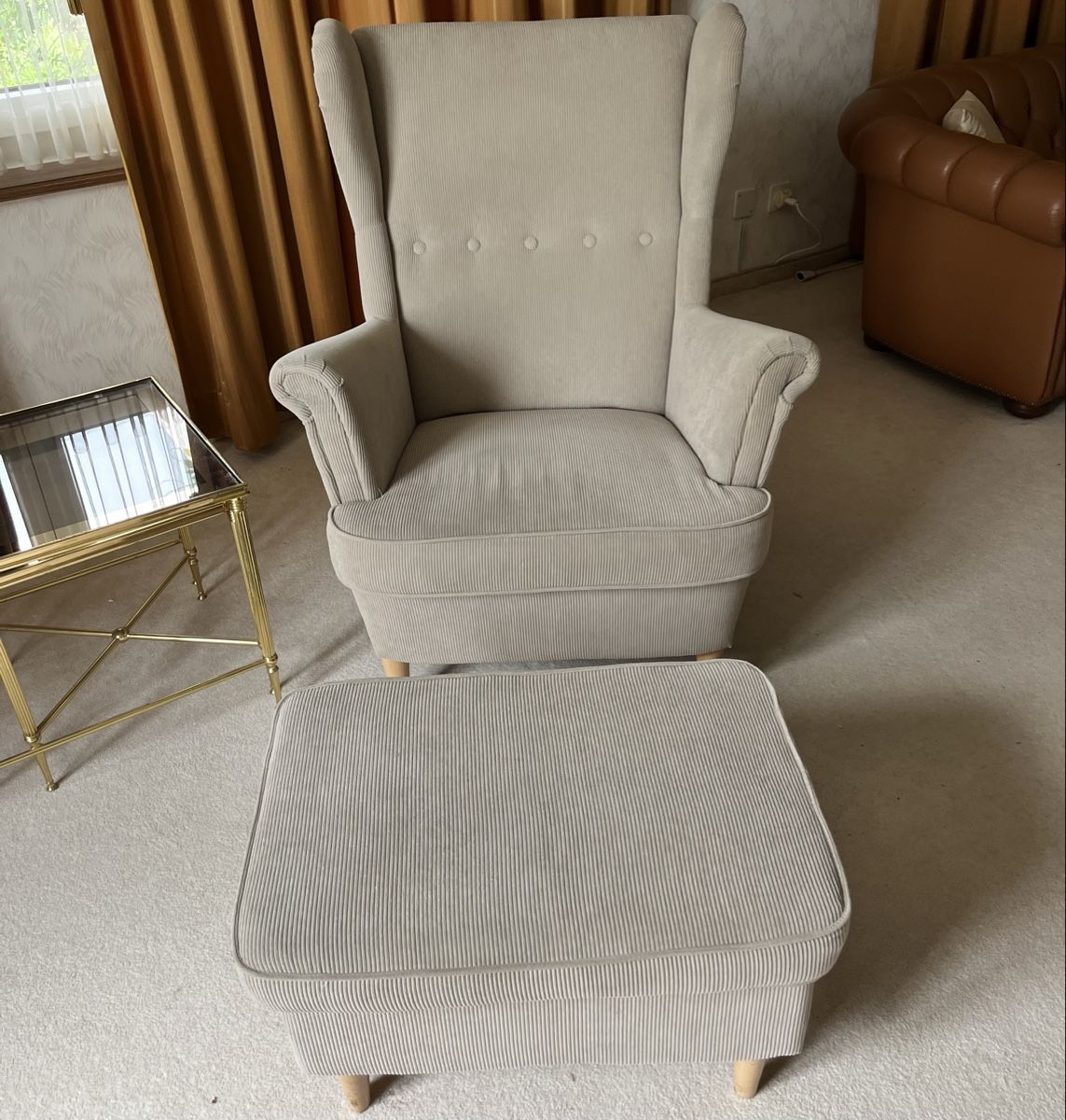 Ikea Poltrone: IKEA winged Strandmon chair & foot stool – Usato da Zürich venduto da ajl_x6tg