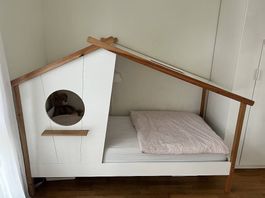 Massives Hausbett Kinderbett 90x200 inkl. Anleitung