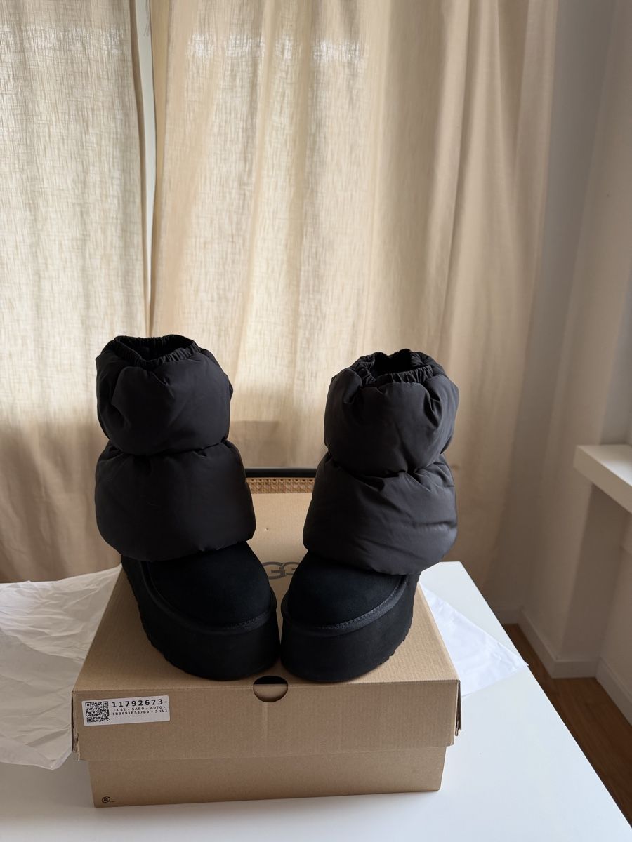 Ugg Damenschuhe: UGG Classic Mini Dipper Puffer Boot Schwarz – Neu (gemäss Beschreibung) aus Jona von ivaru