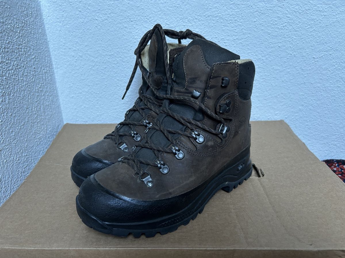 Hanwag Scarpe da donna: Hanwag Leder-Wanderschuhe, Gr. 41.5 – Nuovo (secondo la descrizione) da Regensdorf venduto da zh_lina