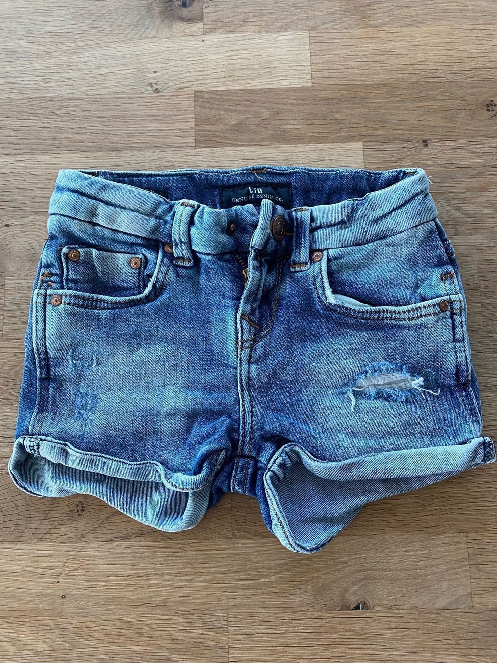 Pantaloni: Kurze Jeans für Mädchen – Usato da Luzern venduto da nad_nf8f