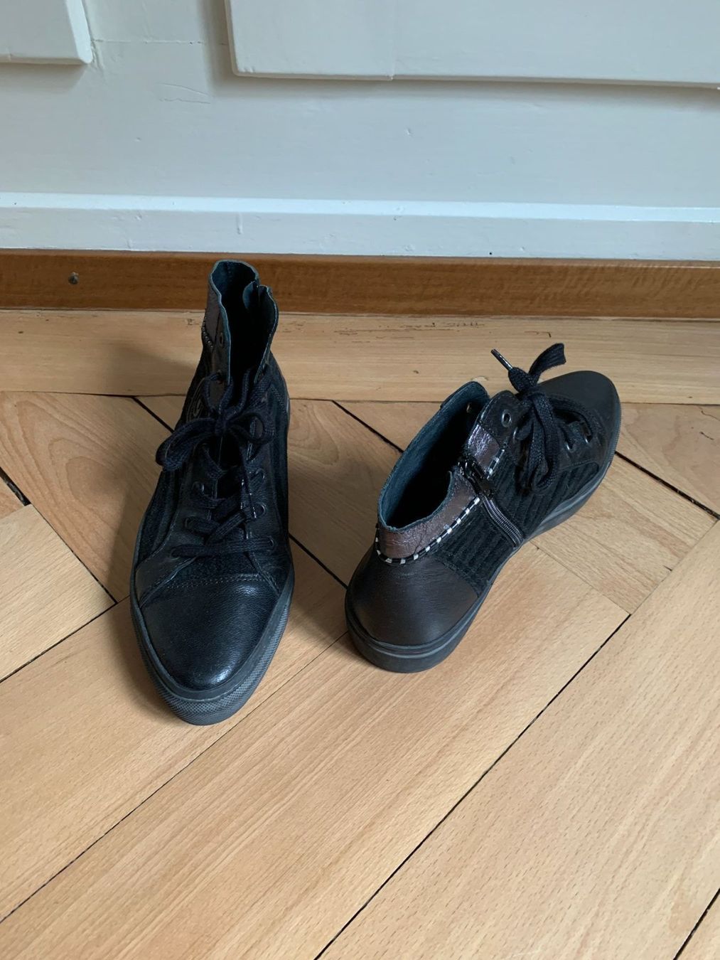 Chaussures femmes: PATAUGAS - Leder Sneaker schwarz 40 – D'occasion à Zürich par Diazaio 2