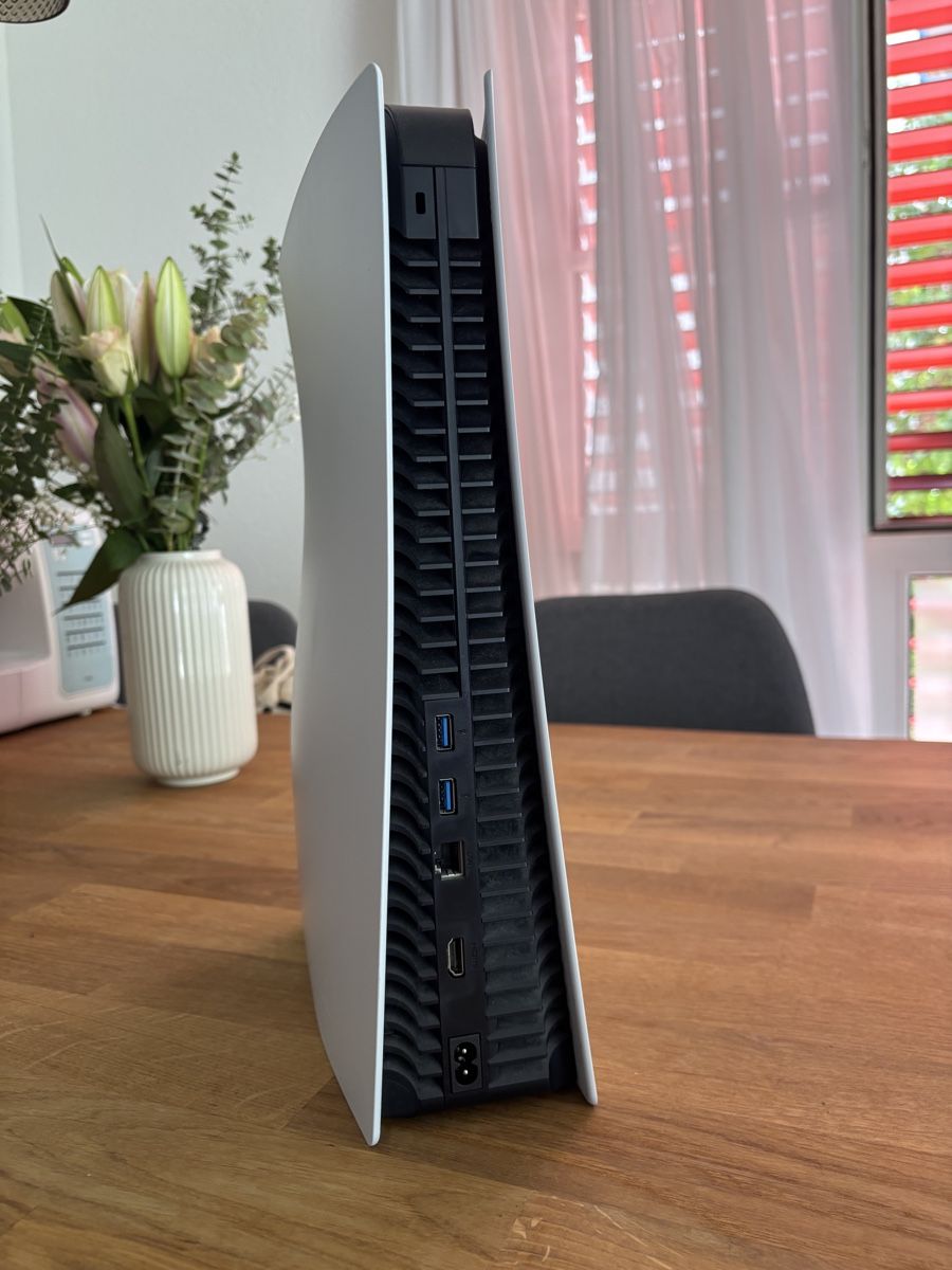Sony Console: PS5 Disc Edition  – Usato da Langenthal venduto da _.anjaaaa 3
