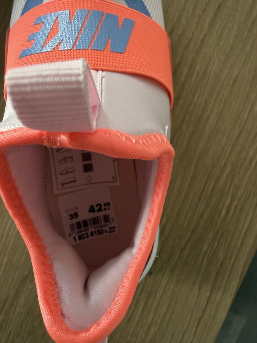 Nike Scarpe per ragazze: Nike Turnschuhe Grösse 35 Neu – Nuovo e nell'imballaggio originale da Flims Dorf venduto da Specials 2