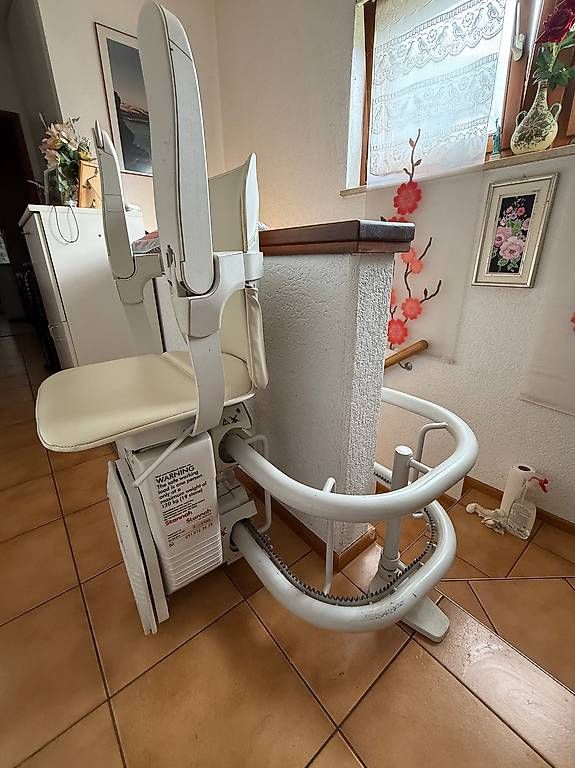 Attrezzature mediche: Montascale Stannah mod. 260 – Usato da Gordola venduto da heli-teck