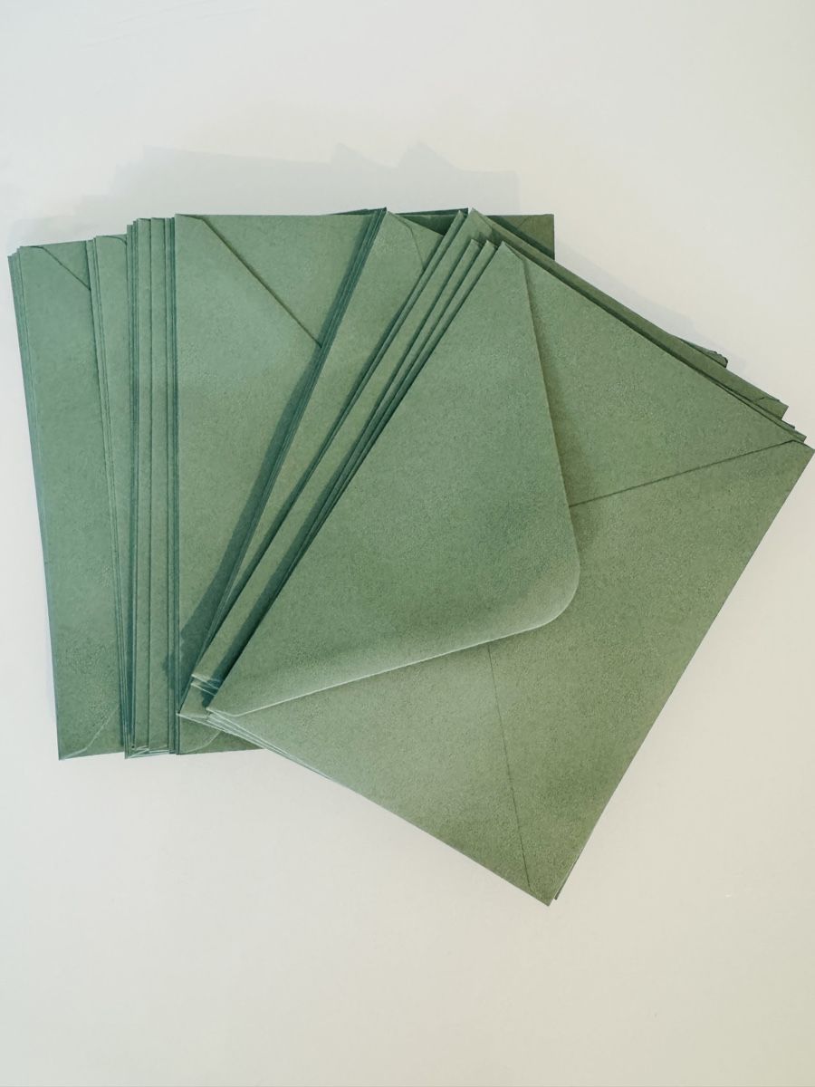 Buste & buste per spedizione: 30 salbeigrüne A6 Couverts – Nuovo (secondo la descrizione) da Frauenfeld venduto da _smile_w