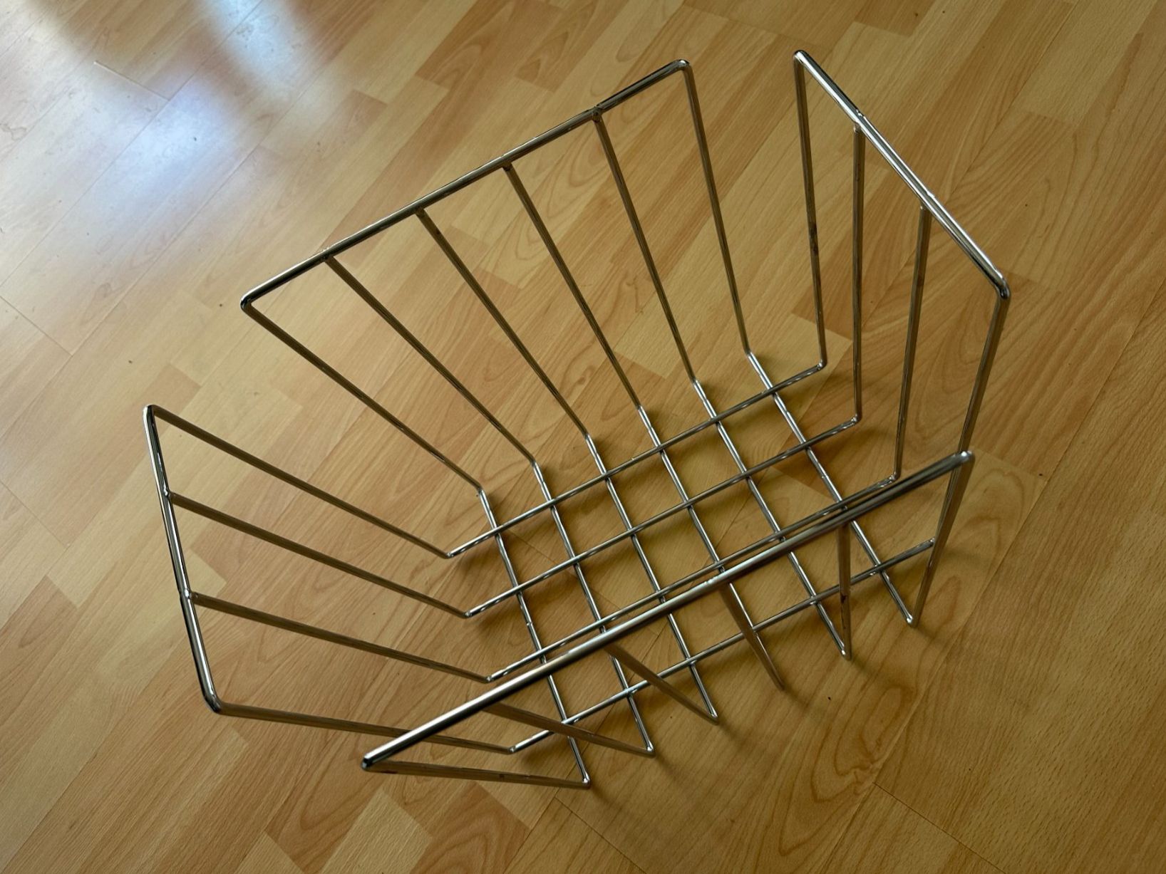 Sonstige Dekorationen & Accessoires: Zeitungssammler Aluminium stabil – Gebraucht aus Niederglatt ZH von Polobunny
