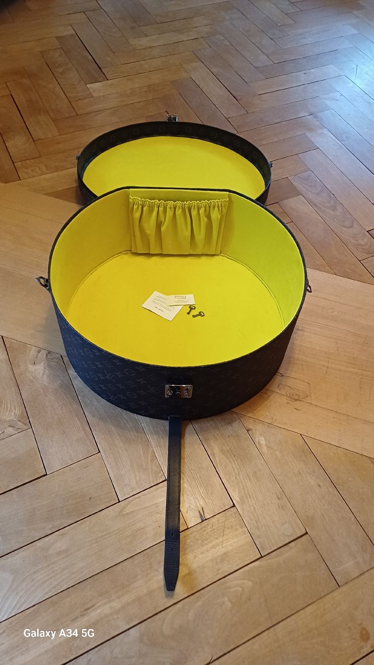 Louis Vuitton Reisekoffer: Louis Vuitton LV Hutschachtel – Gebraucht aus St. Gallen von DiesundDas. 3