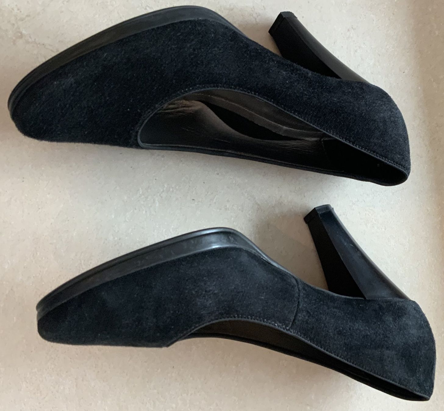 Ara Scarpe da donna: Ara Wildleder Pumps dunkelblau, Grösse 37 – Nuovo (secondo la descrizione) da rheineck venduto da norwegianwood52 5