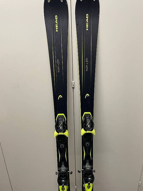 Skis: Equipement de ski  – D'occasion à Cugy VD par gro_lhw7