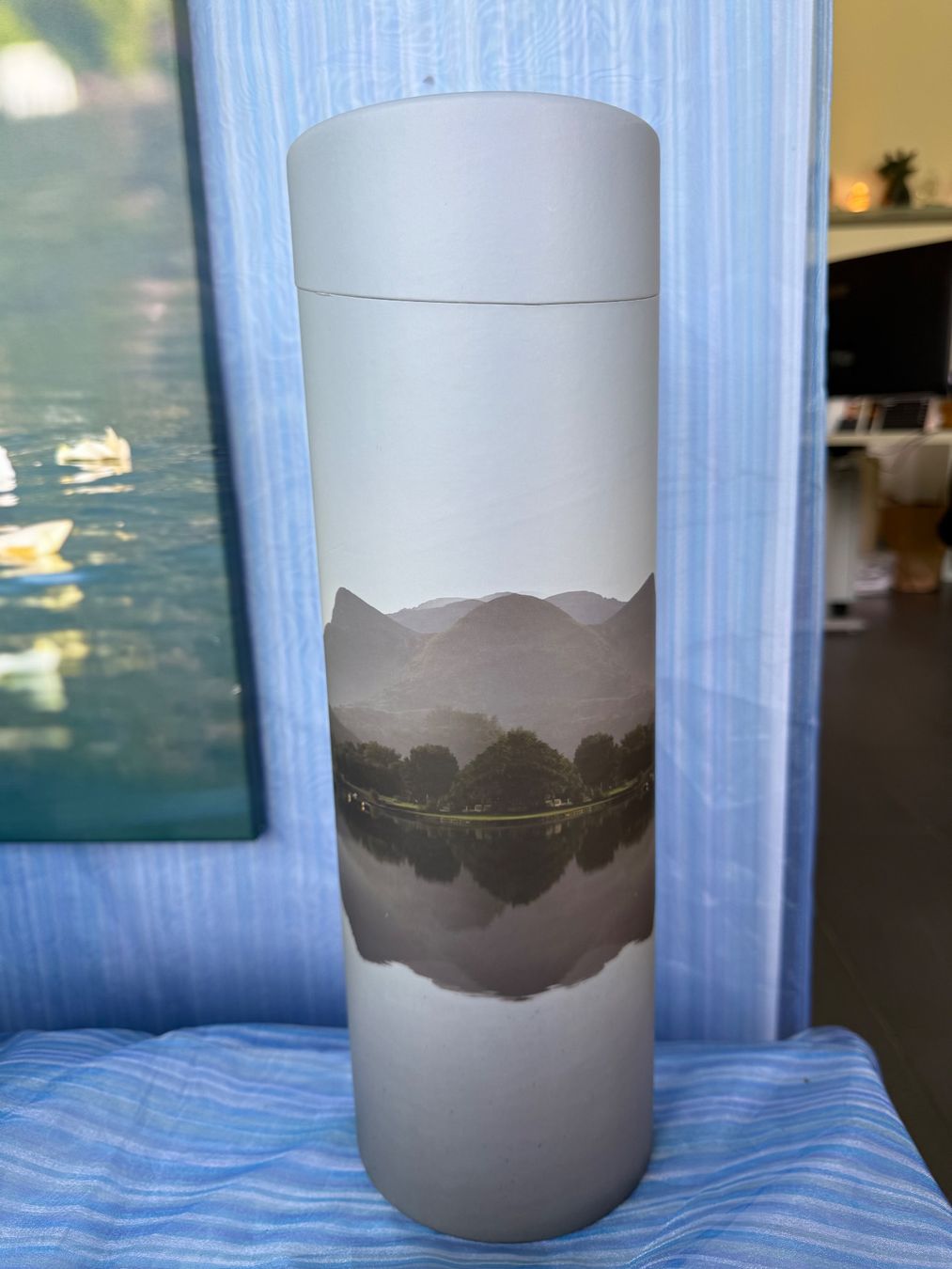 Vasen & Gefässe: Streuurne aus Karton – Neu und originalverpackt aus Hünenberg von nicolay27