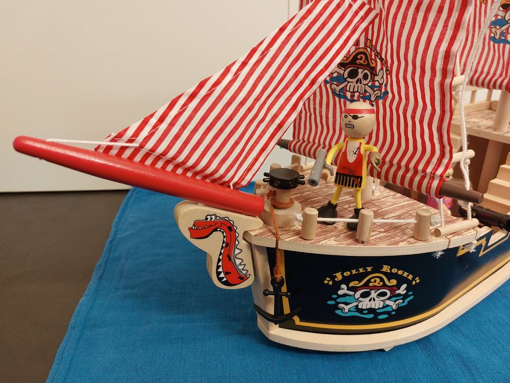 Nave Pirata In Cartone Ondulato KOH-I-NOOR Con Disegni | Kit Creativo Per Bambini JP000401-1 | Gioco Di Ruolo E Avventura