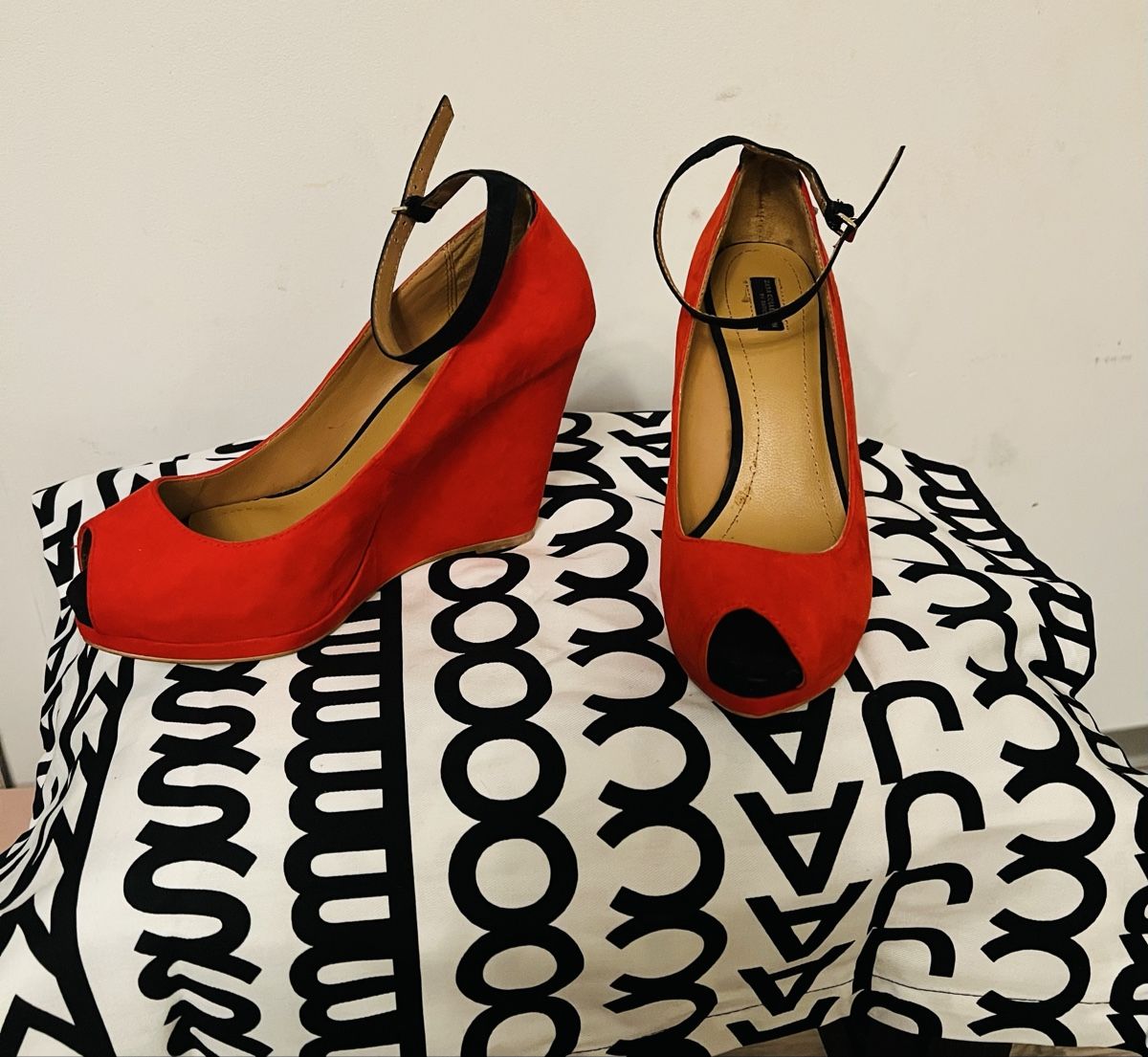 Zara Scarpe da donna: Chaussures compensées rouges Zara Collection taille 38, – Usato da Arvillard (Salins) venduto da mental0mystique