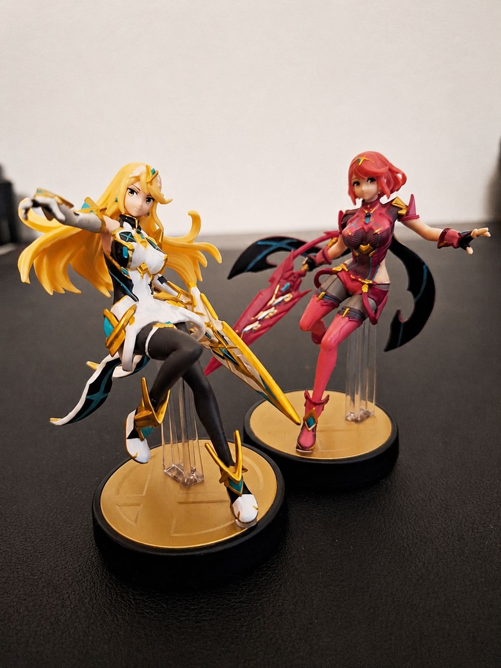 Nintendo Statuette: Amiibo Pyra & Mythra Xenoblade Chronicles 2 Figures – Nuovo (secondo la descrizione) da Biel/Bienne venduto da Seyran