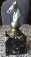 SCHACH FIGUR AUS MASSIV METALL, MIT MARMOR SOCKEL, NEUWERT