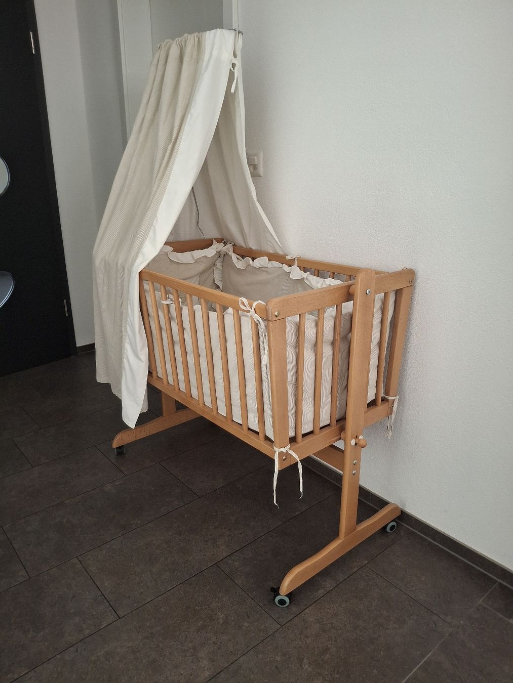 Letti: Schöne gute Baby Wiege Bett – Usato da Lütisburg venduto da ALSImmobau
