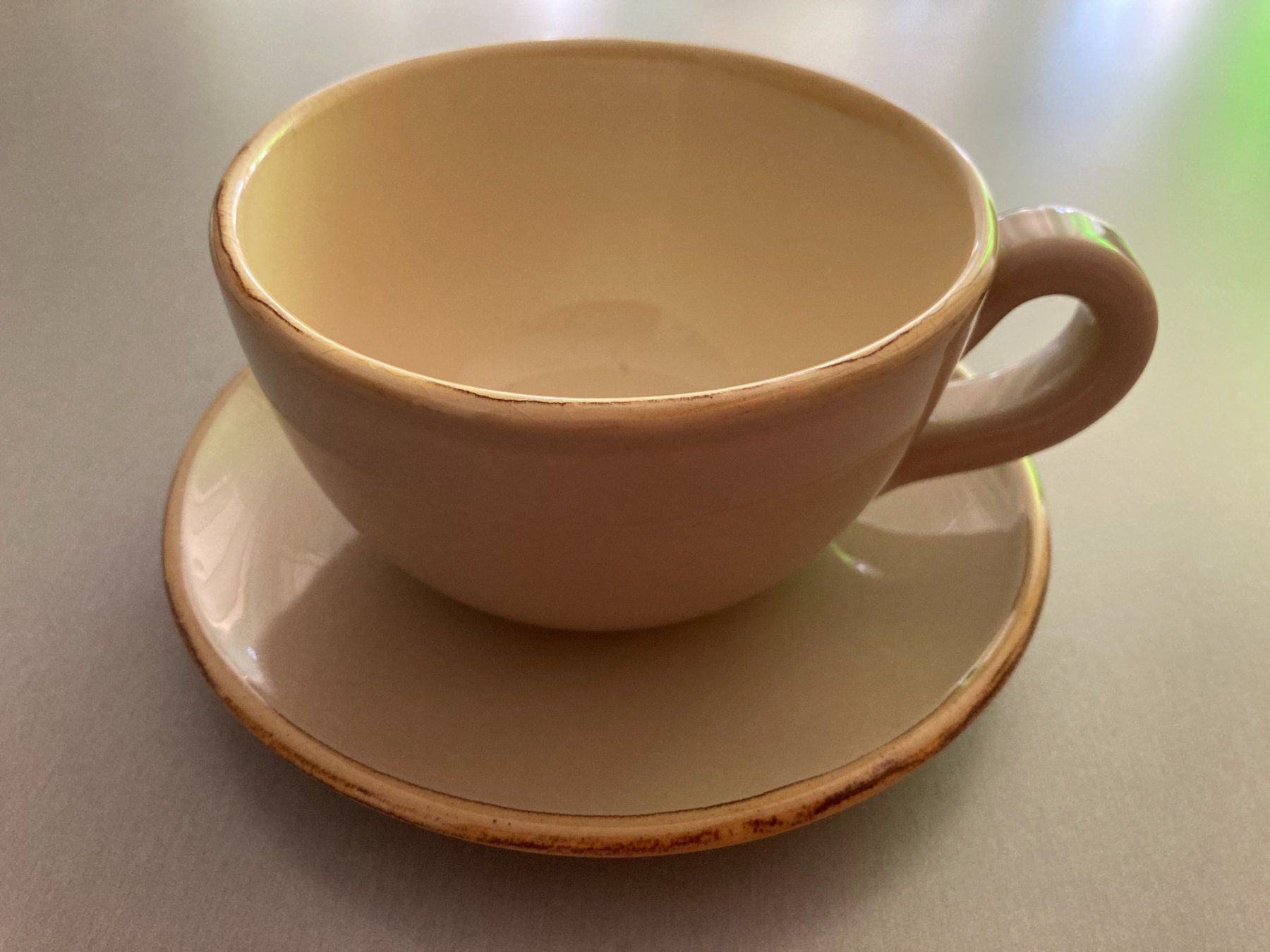 Tassen: Tasse mit Unterteller, Keramik, beige – Gebraucht aus Obfelden von miau68
