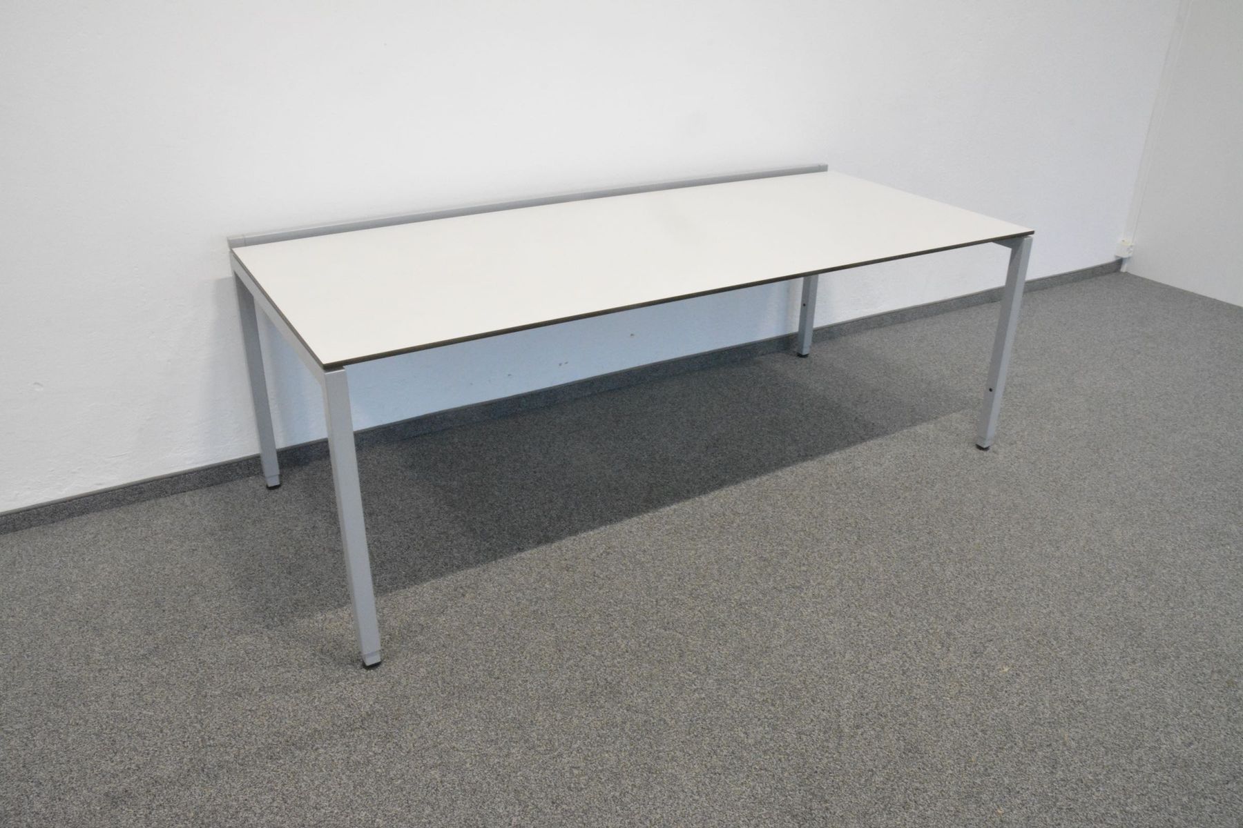 Lista Scrivanie: Lista Office Motion Schreibtisch 2000x900mm - Kieselgrau mit – Usato da Schönenwerd venduto da mcofficeshop 1
