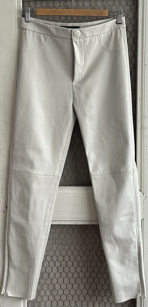 Zara Pantaloni: Pantalon similicuir Zara M – Usato da Vouvry venduto da tintin2308