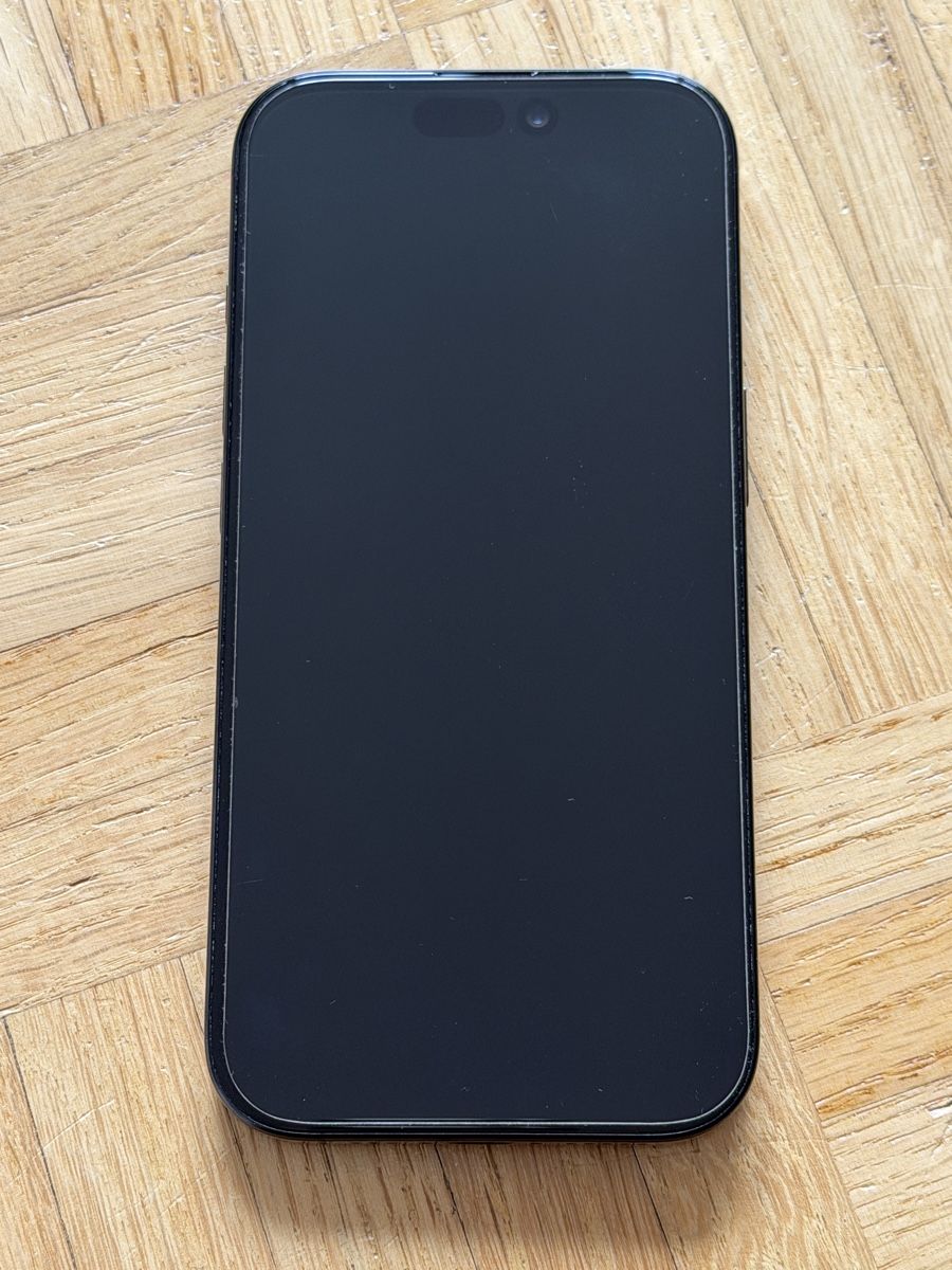 Apple Portables: Apple iPhone 16 Pro schwarz, 256 GB – D'occasion à Münchenstein par S.2025 1