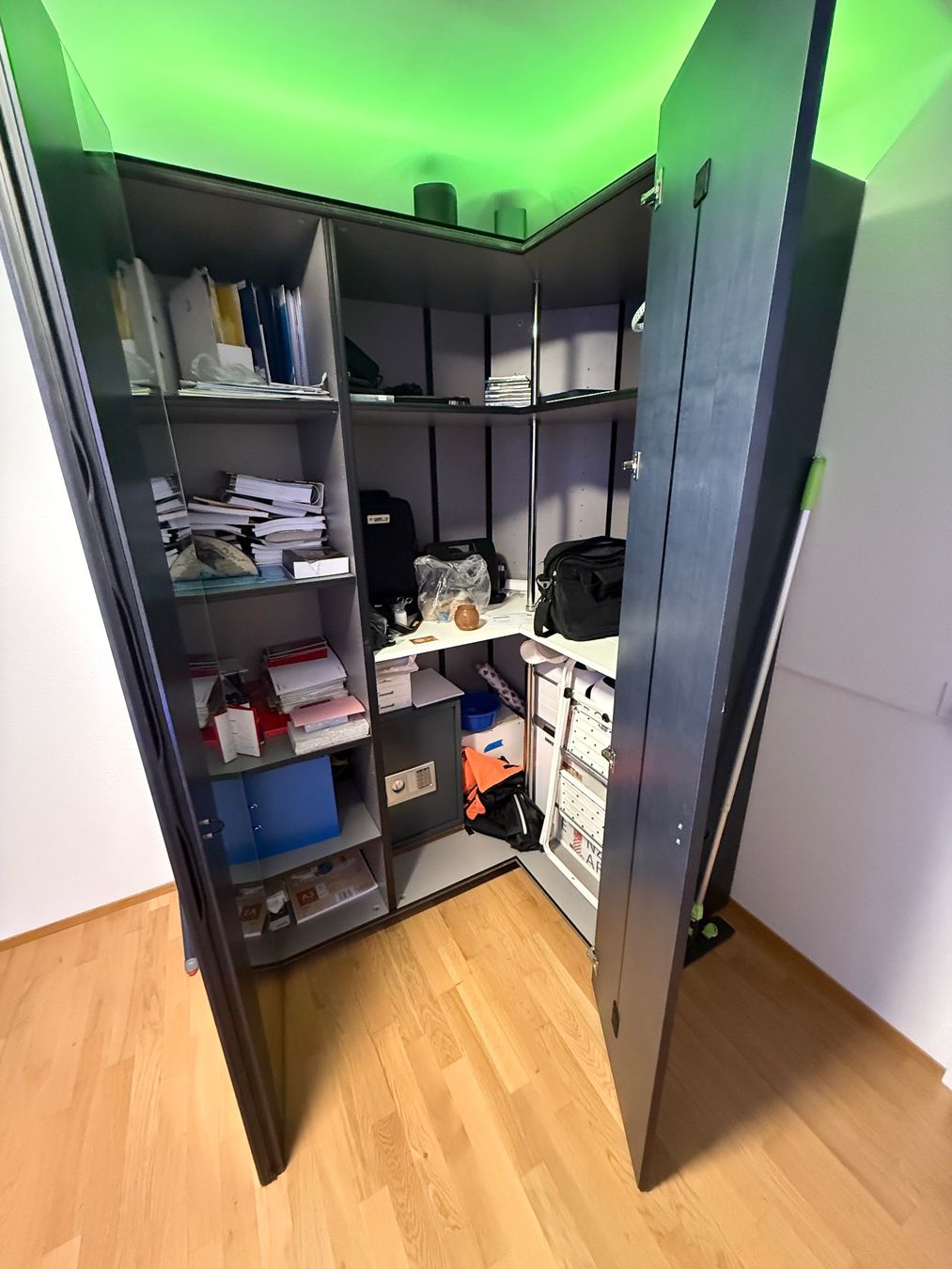 Armadi: Kleider/Büroschrank – Usato da Inwil venduto da sandro_baer 1