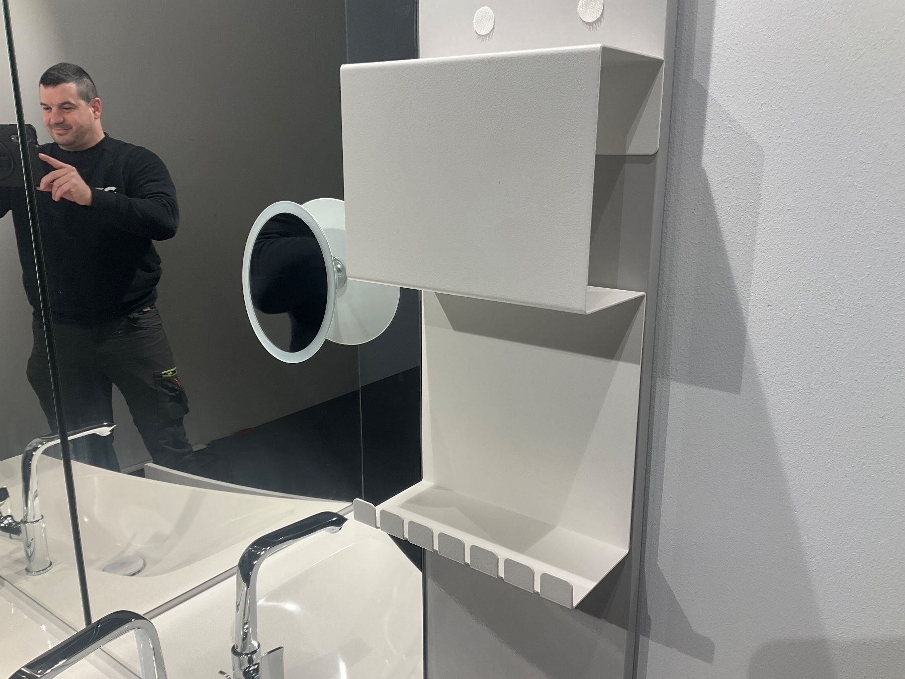 Mobili per bagno: 046 Burgbad Eckbadmöbel, grau, mit Hocker, 122/85cm – Nuovo (secondo la descrizione) da Derendingen venduto da Meisterstuecke 7