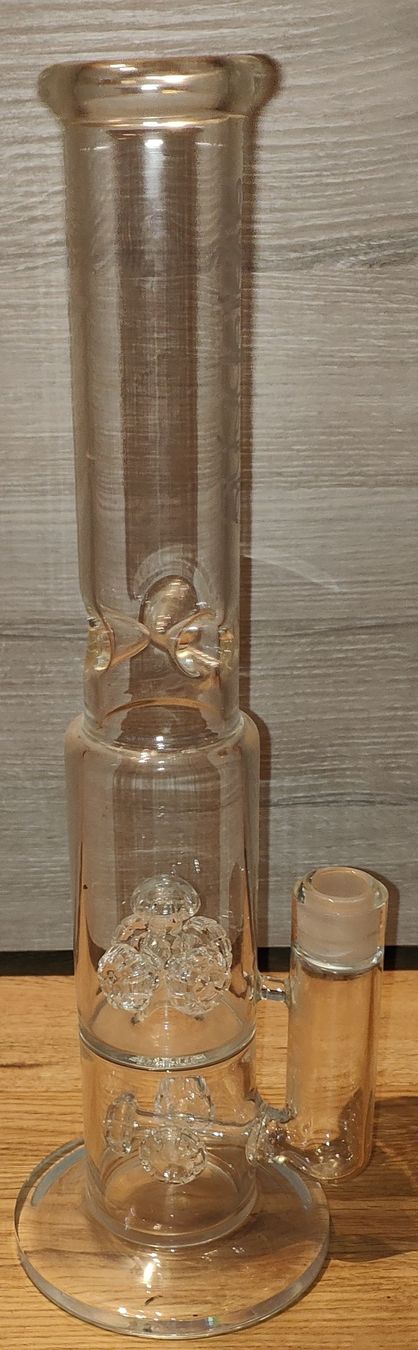 Wasserpfeifen: Glasbong mit Eiskerben und Diffusor - Top Zustand. – Gebraucht aus Oberdiessbach von thi_rp7v