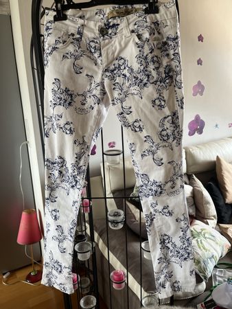 Jean Miss Miss imprimé floral T.44 italien (38) blanc bleu