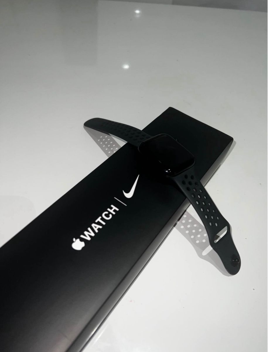 Apple Smartwatch: Apple Watch Series 7 Nike Edition 45mm GPS + CELLULAR – Usato da Oensingen venduto da custom_lenkraeder 1