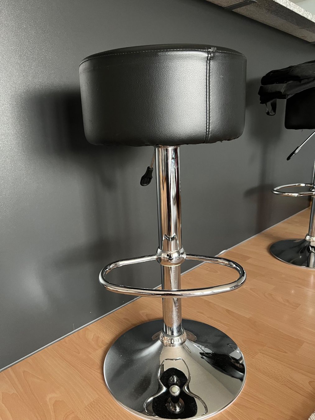 Tabourets: 2x Barhocker schwarz verstellbar – D'occasion à Solothurn par Stern06