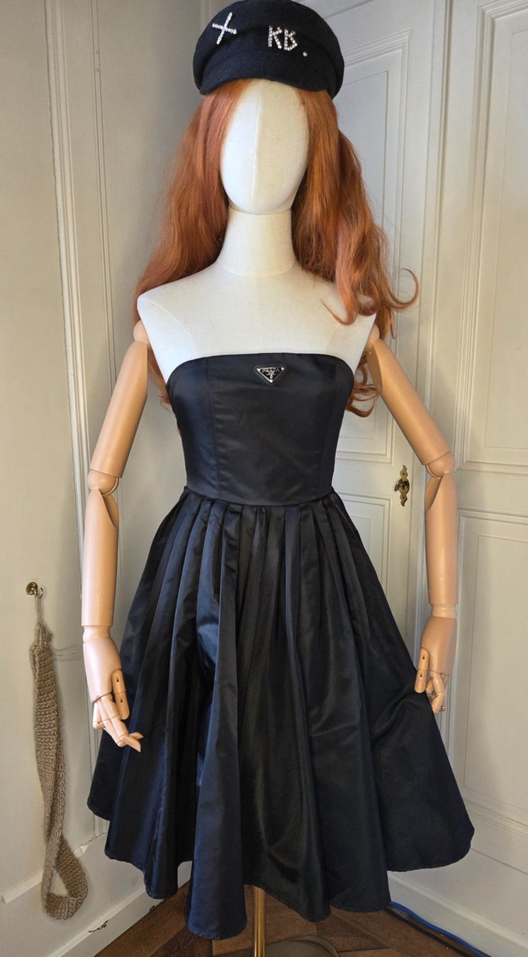 Kleider: ein Nylonkleid – Gebraucht aus Leissigen von ali_k9v8