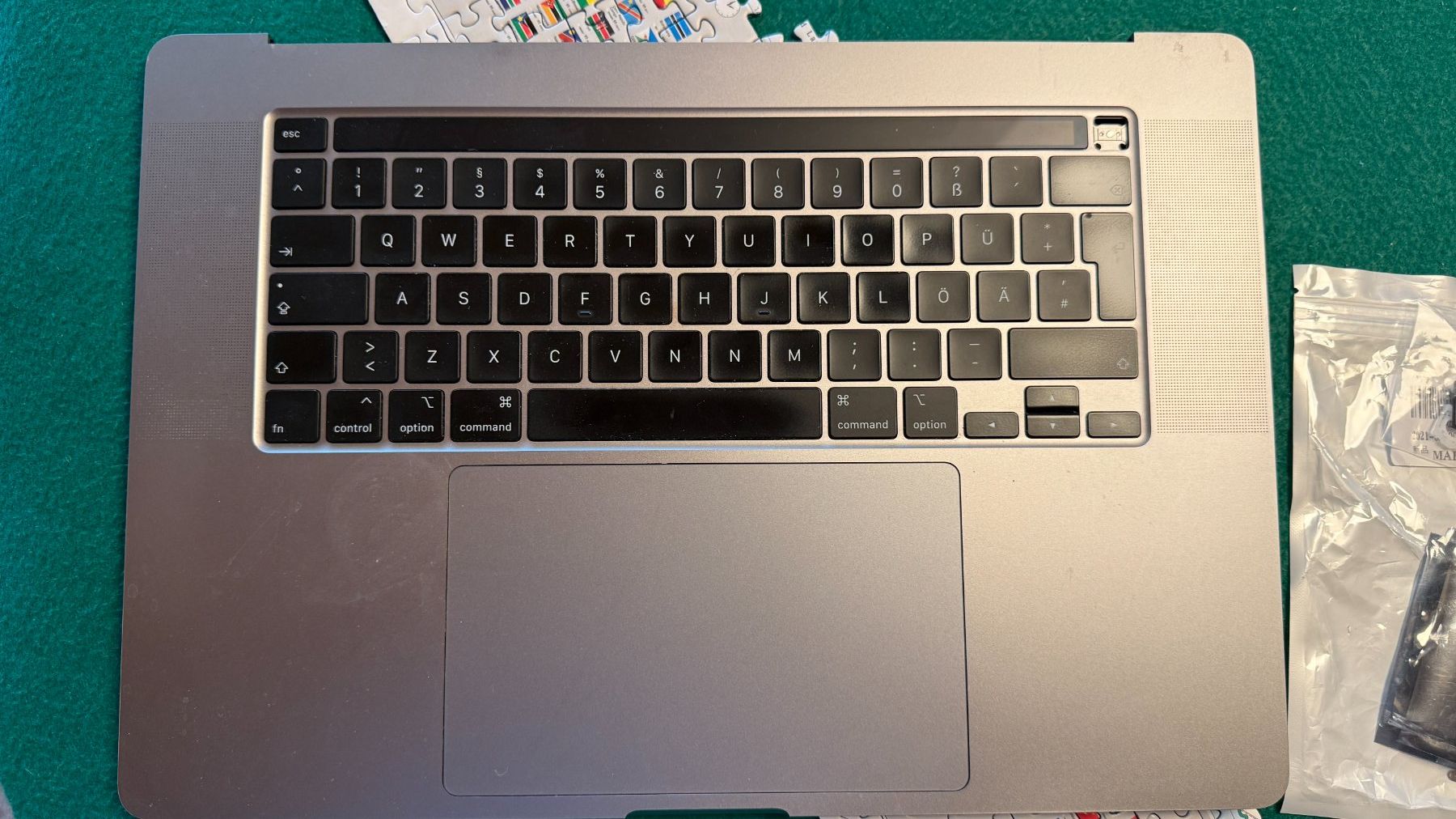 Apple Notebooks: Macbook Pro 16" A2141 keyboard lower case – Gebraucht aus Gstaad von suecom