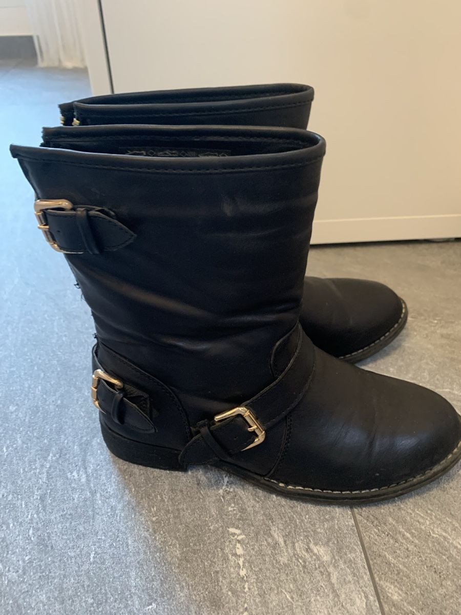 Scarpe da donna: Stiefeletten Farbe schwarz, Grösse 38 – Usato da Einsiedeln venduto da important__ 1
