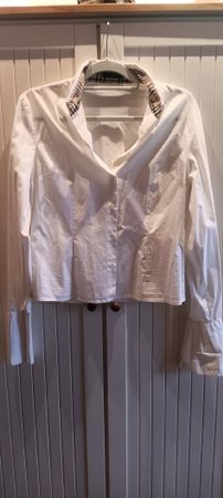 BURBERRY BLUSE kurz, weiss  mit spez.Manschetten! Gr.ca.38