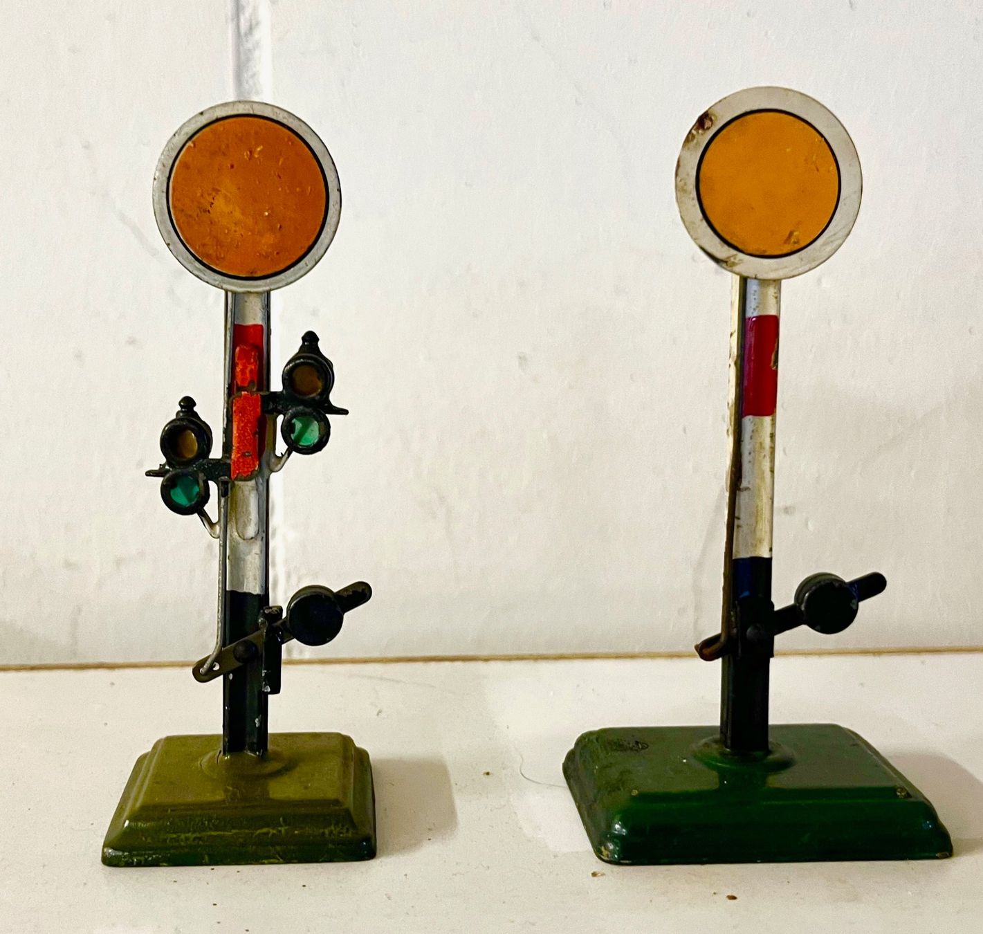 Märklin Modelleisenbahnen: 2 Märklin Vorsignal Spur 0 – Gebraucht aus Bleiken von hbw45
