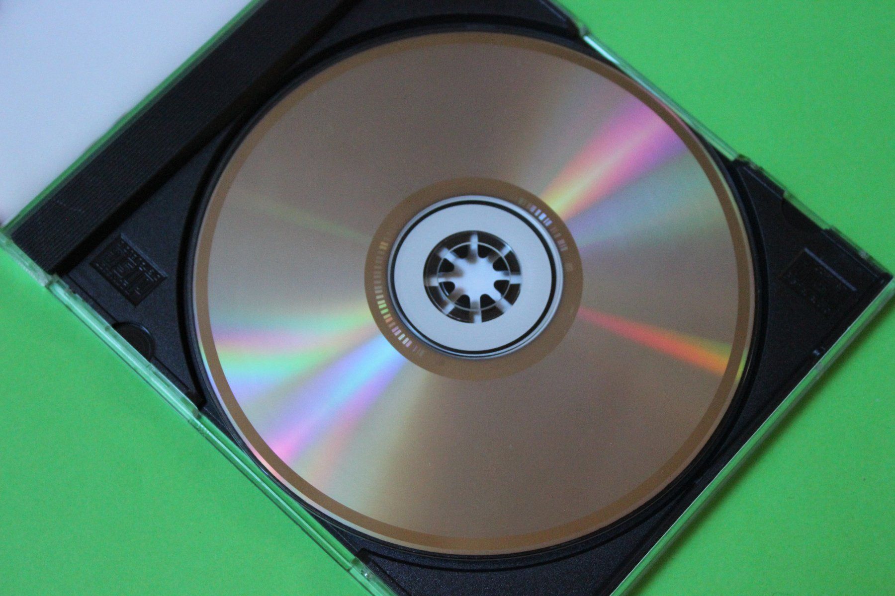 CD: R.E.M. - AROUND THE SUN CD 2004 – Usato da Tübach venduto da JamesStone 4