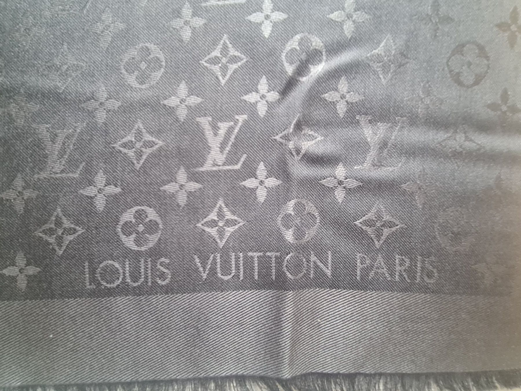 Louis Vuitton Foulard & Sciarpe: Châle Louis Vuitton monogram, gris - jamais portée – Nuovo (secondo la descrizione) da Genève venduto da Tresor305 4