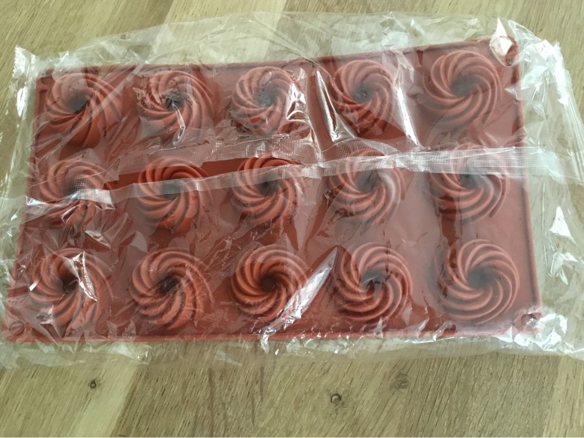 Moules à gâteaux: Silikonform Twist - neu – Neuf avec emballage d'origine à Triesen par Trisuna 1