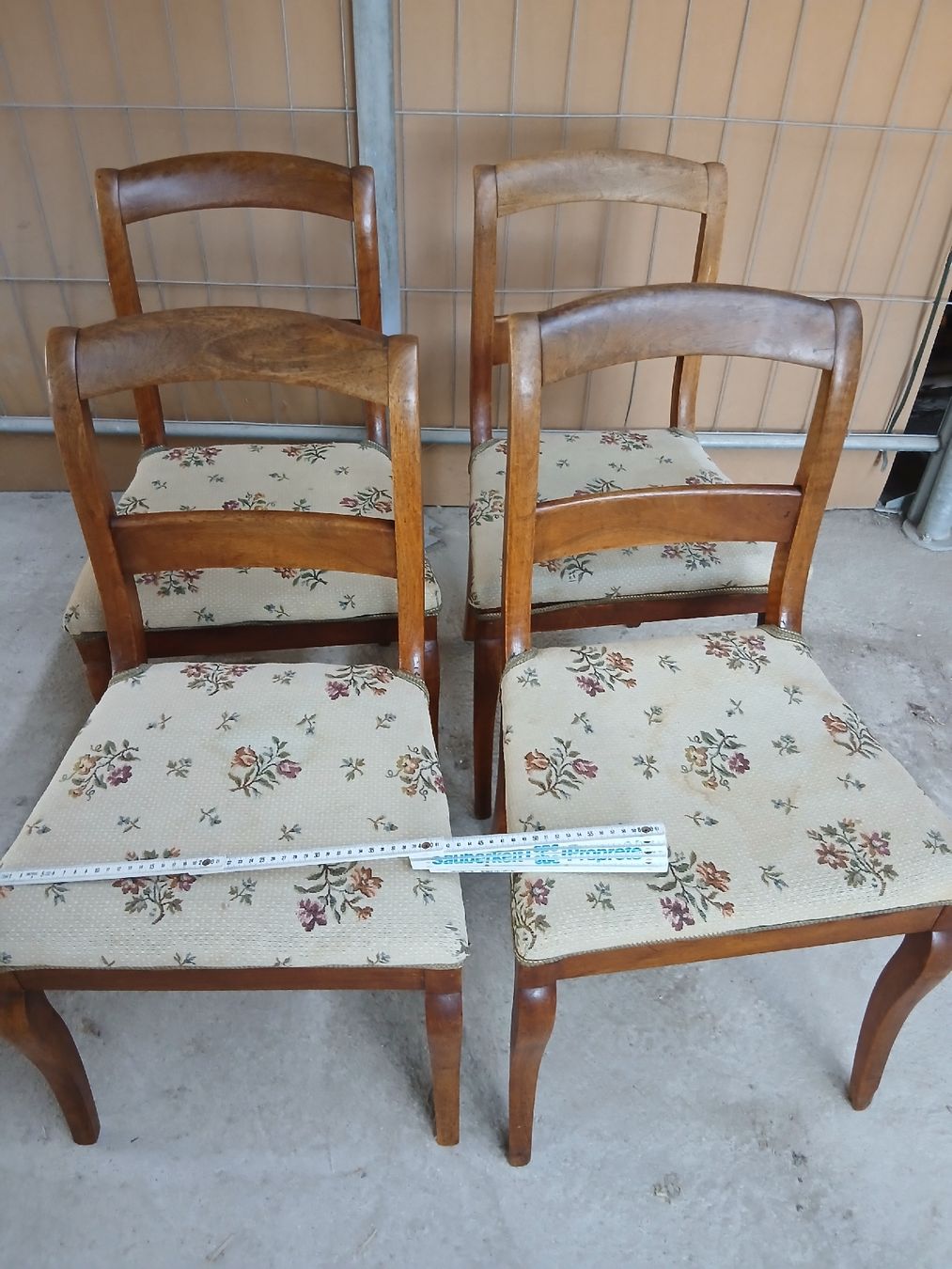 Chaises: 4.   CHAISES L.PHILIPPE VAUDOISE EN NOYER  – D'occasion à Neuchatel par NNeuchatel