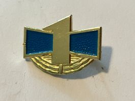 1 Anstecknadel DDR Goldene 1