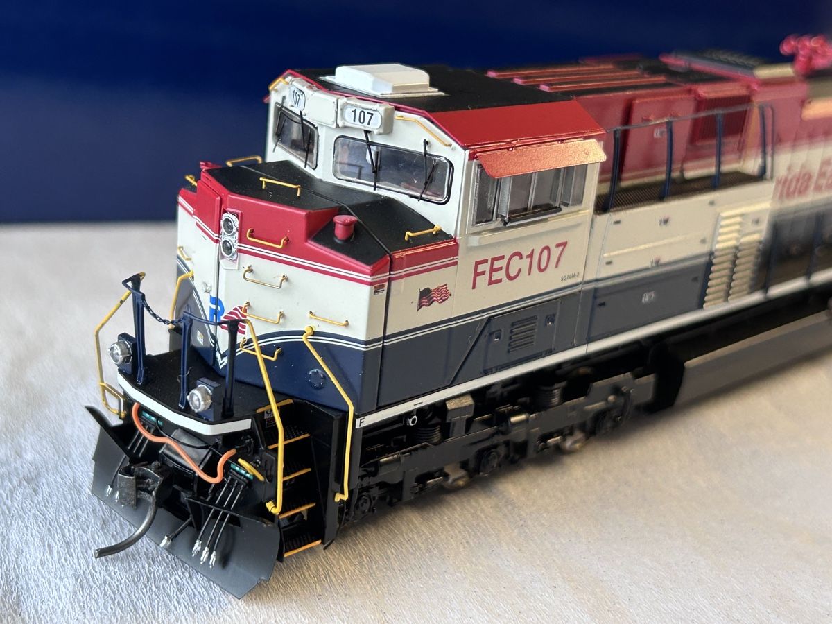 Athearn Modelleisenbahnen: SD70M-2 FEC #107 – Neu (gemäss Beschreibung) aus Leuzigen von pierrot-ho 1