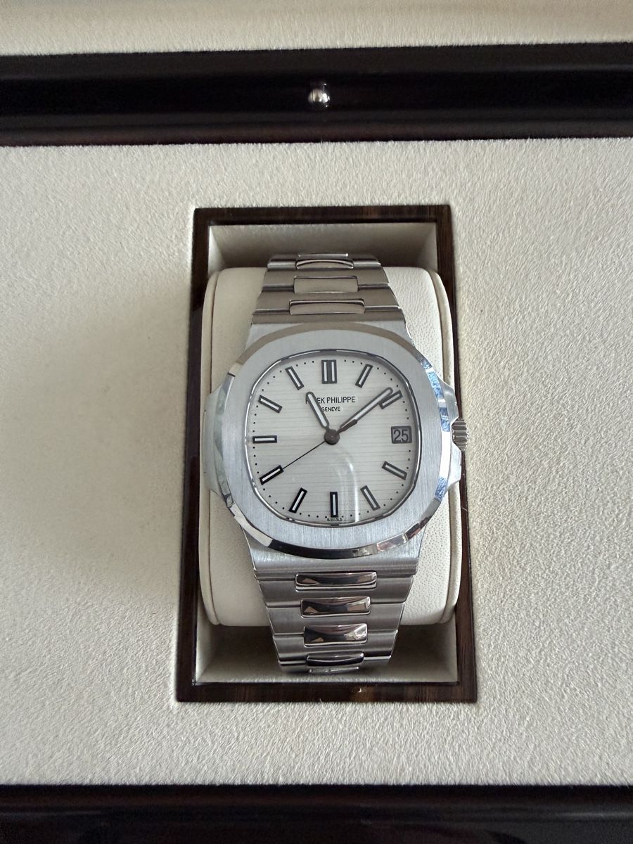 Patek Philippe Montres: Patek Philippe Nautilus 5711/1A-011 – D'occasion à Rorschach par kimtung 1