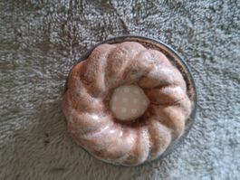 Süsser, sehr alter Kuchen, Handarbeit fürs Puppenhaus