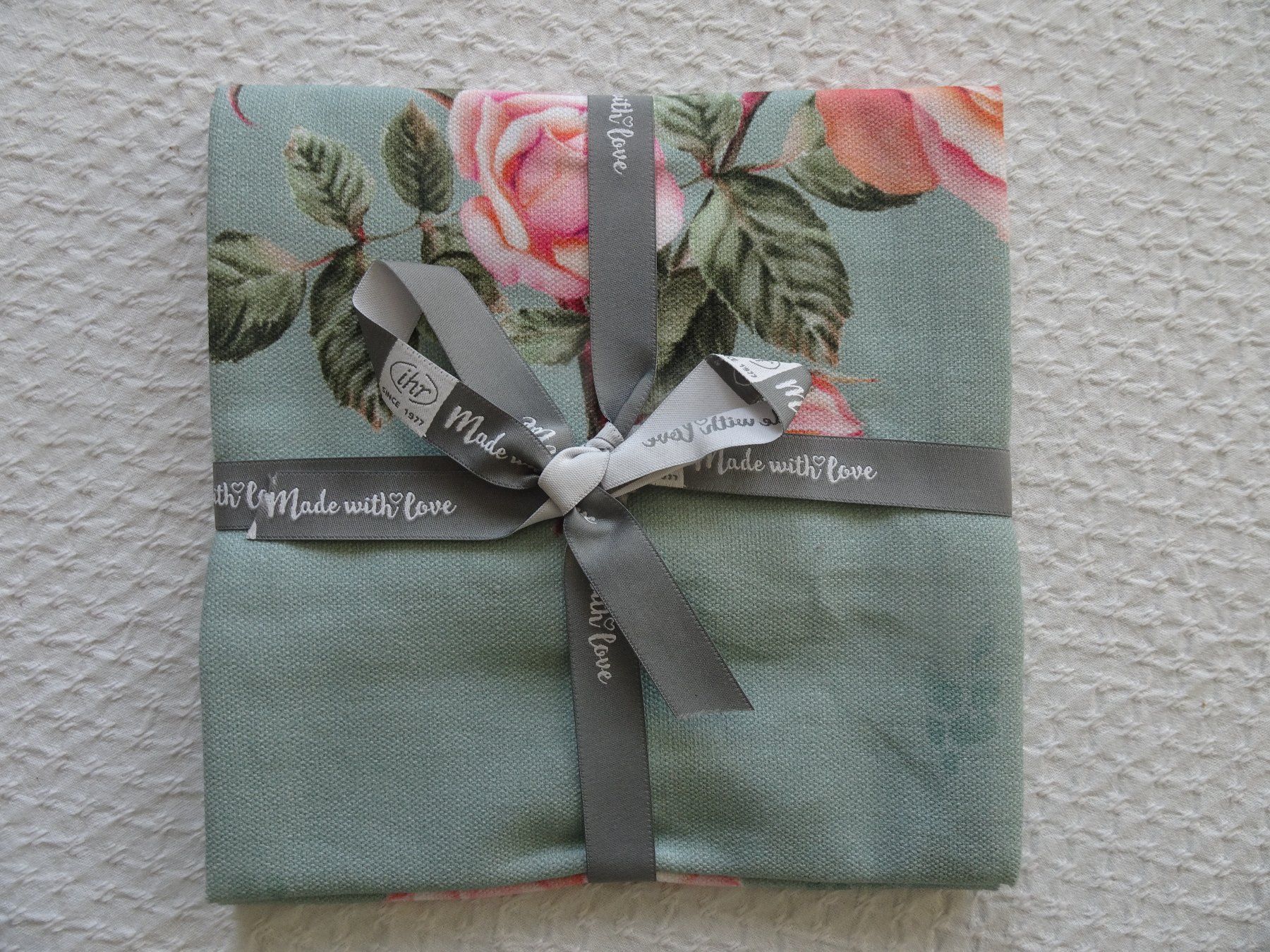 Linges de cuisine: Küchentuch mit Rosen – Neuf avec emballage d'origine à männedorf par purzelchen