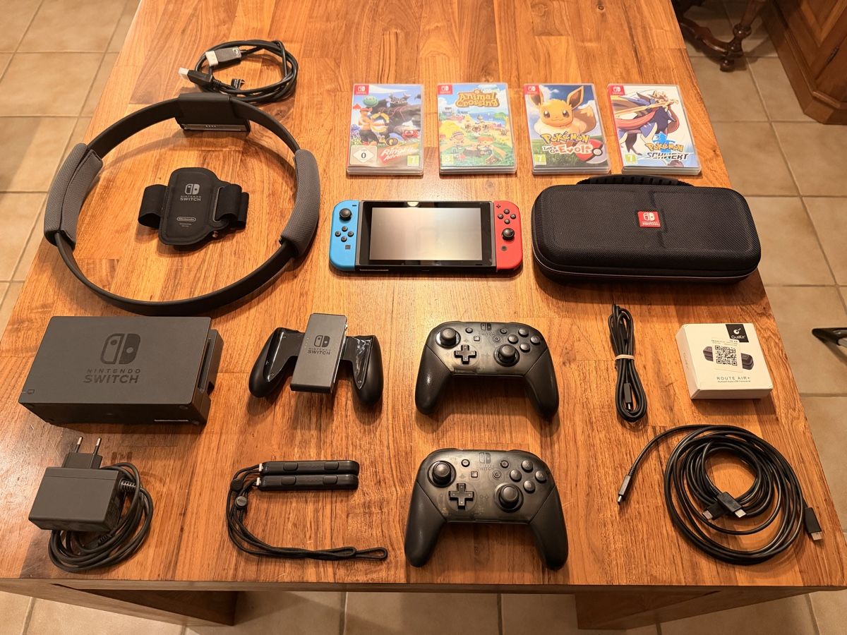 Nintendo Consoles: Nintendo Switch Set + 2 Pro Controller + 4 Spiele – D'occasion à Malters par Sephiroth2th