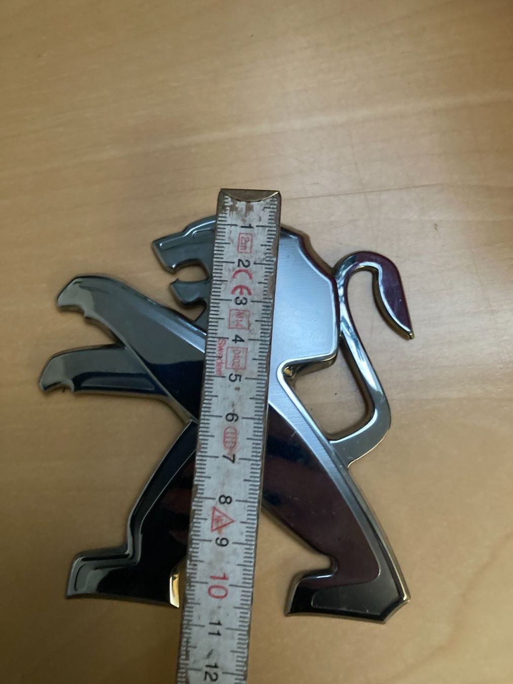 Peugeot Tutti pezzi di ricambio auto: Peugeot Löwe Logo Emblem Auto Kühlerfigur – Usato da Cham venduto da WB2223 2