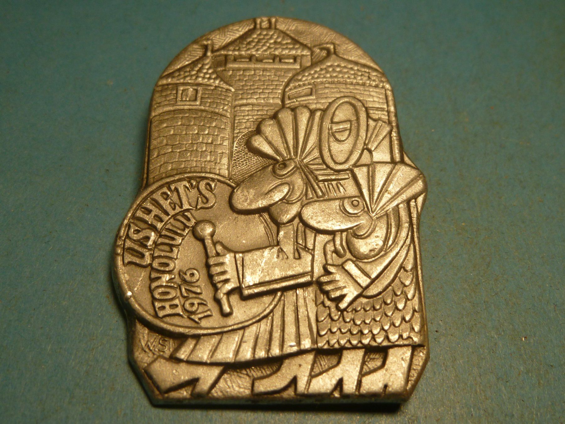 Placchette & Badge: HONOLULU 1976 ALU – Usato da Ried (Muotathal) venduto da Mandarin02