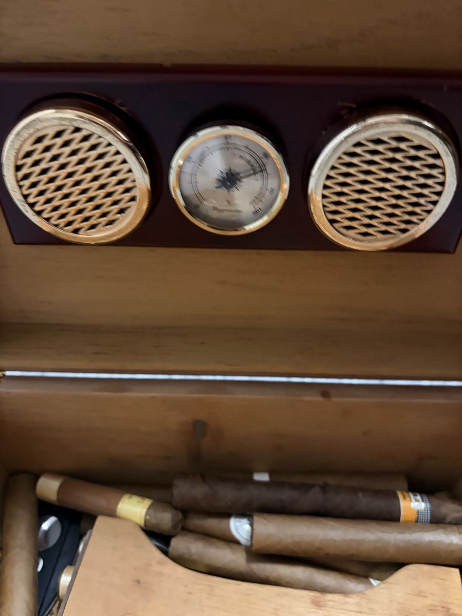 Humidore: Zigarren Humidor mit Zubehör, Holz, – Gebraucht aus Widen von malizia10 3