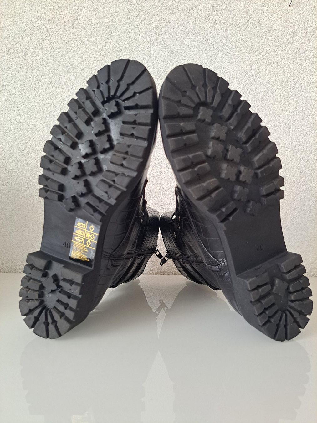 H&M Scarpe da donna: Schöne schwarze Stiefel in Grösse 40 – Usato da Büren SO venduto da kim_yc8x 5